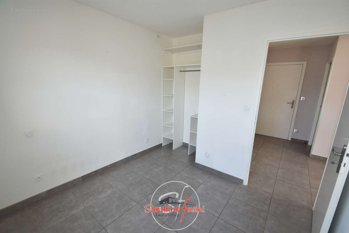 Appartement à CARROS