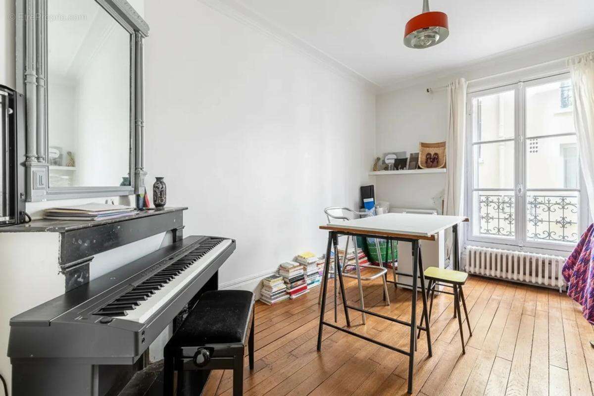 Appartement à PARIS-14E