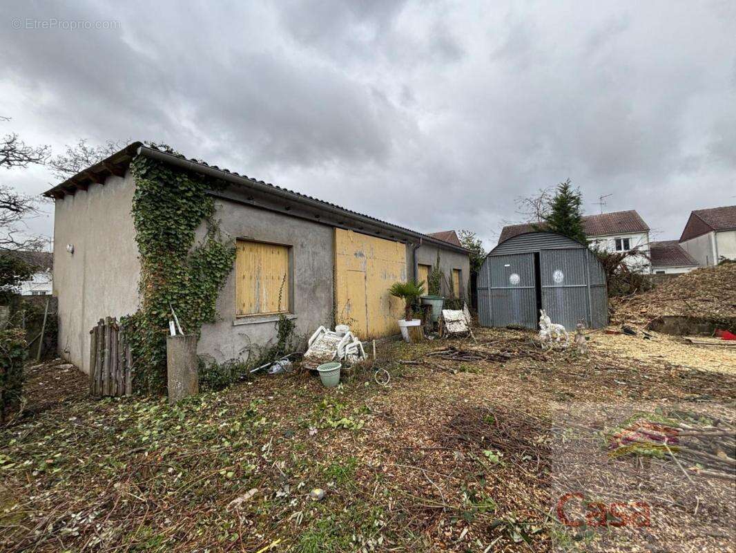 Commerce à FLEURY-LES-AUBRAIS