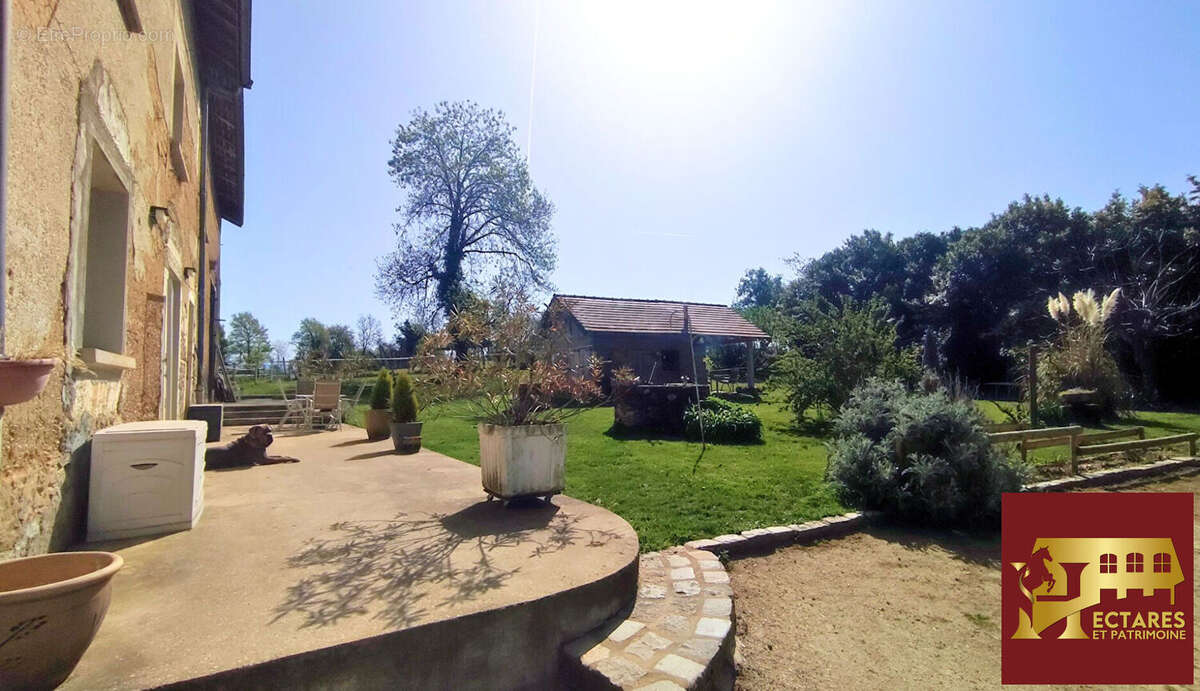 Maison à LA CHAPELLE-DE-LA-TOUR