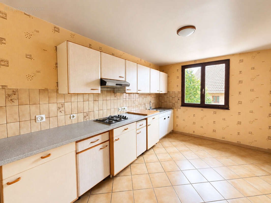 Vendenheim   spacieux duplex 6 pièces avec cour privative et beau potentiel - photo 2