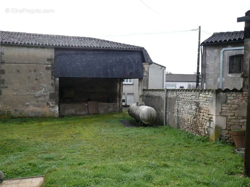 Maison à SEGONZAC