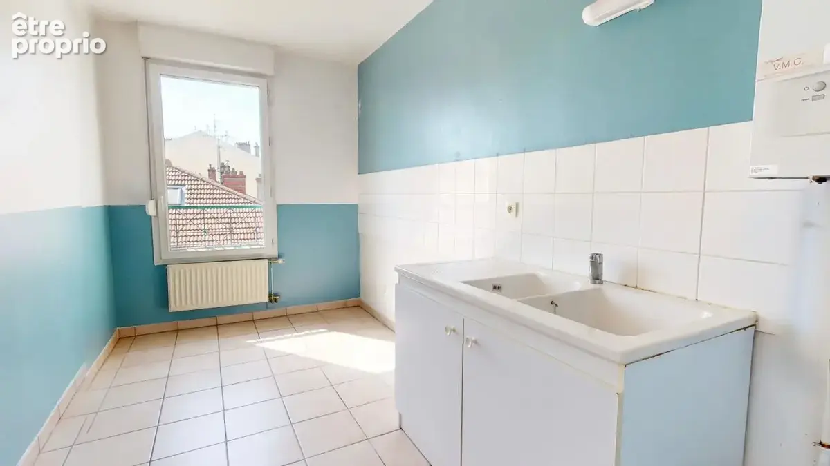 Rare T3 au coeur de Montchat avec balcon et garage ! - photo 4