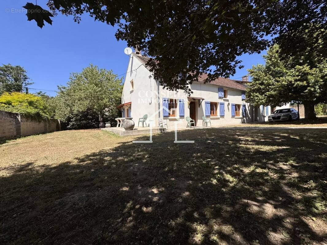 Maison à SAINT-JULIEN-DU-SAULT