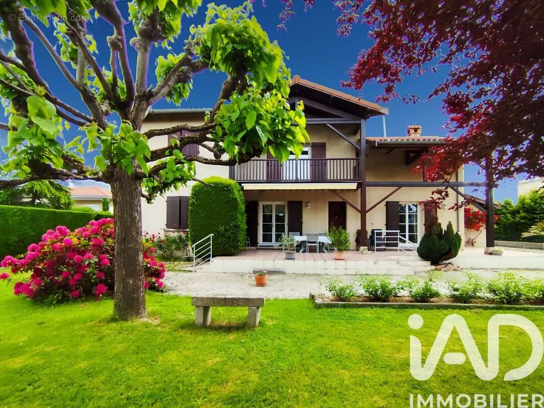 Photo 2 - Maison à MONTROND-LES-BAINS