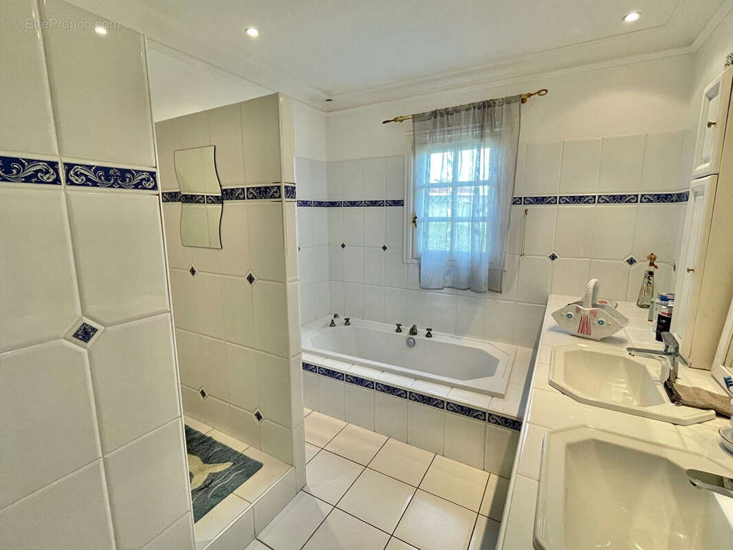 Maison à BOURGOIN-JALLIEU