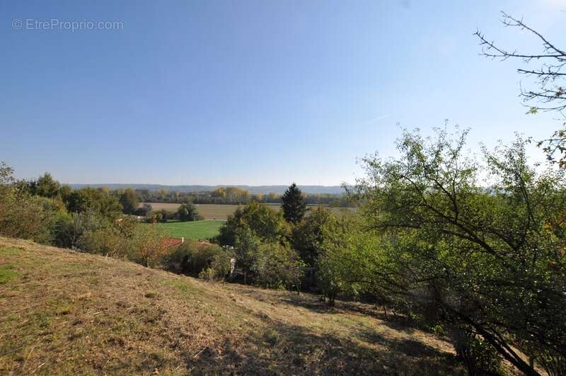 Maison à LAPEYROUSE-MORNAY