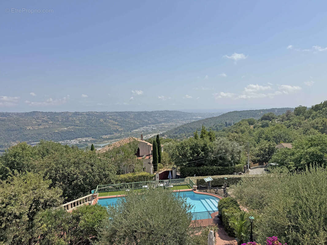 EXCLUSIVITE Gattières - Villa divisée en 3 appartements avec piscine et vue mer - photo 3