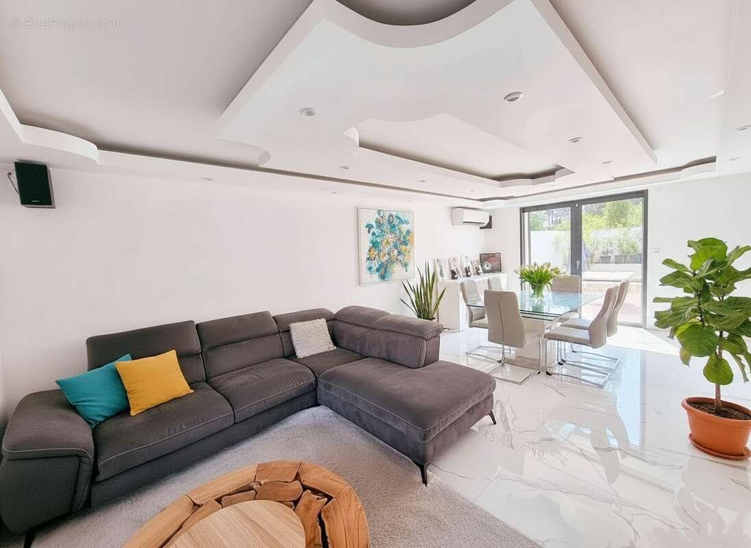 Maison à LE MUY