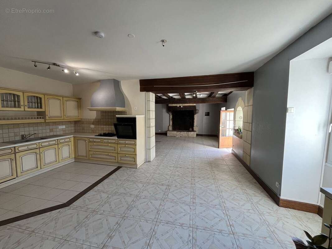 Maison à MARCILLY-SUR-VIENNE