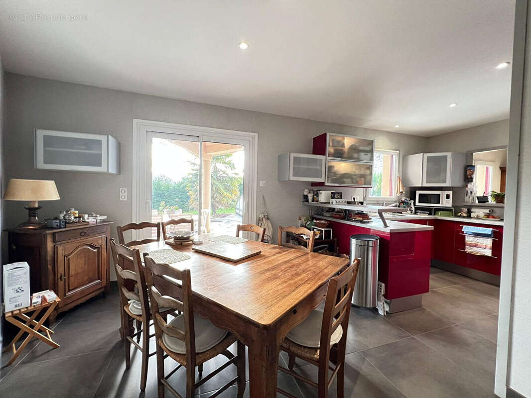 Maison à CHAVANNES-SUR-SURAN