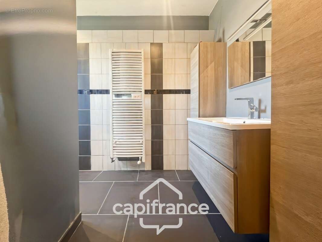 LES TAILLADES, maison individuelle de plain pied  de 210 m2, en campagne,  4 chambres, sur un terrain de 2900 m2 environ, piscin - photo 34