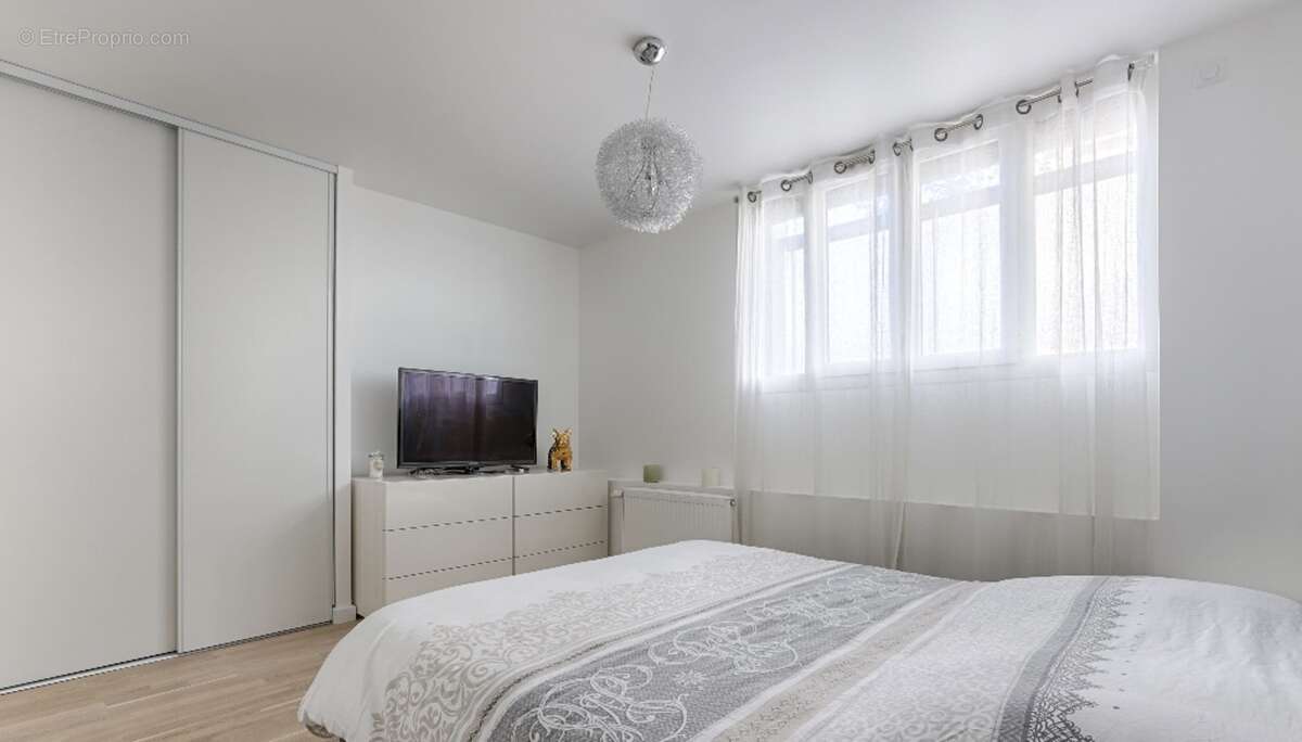 Appartement à LA GARENNE-COLOMBES