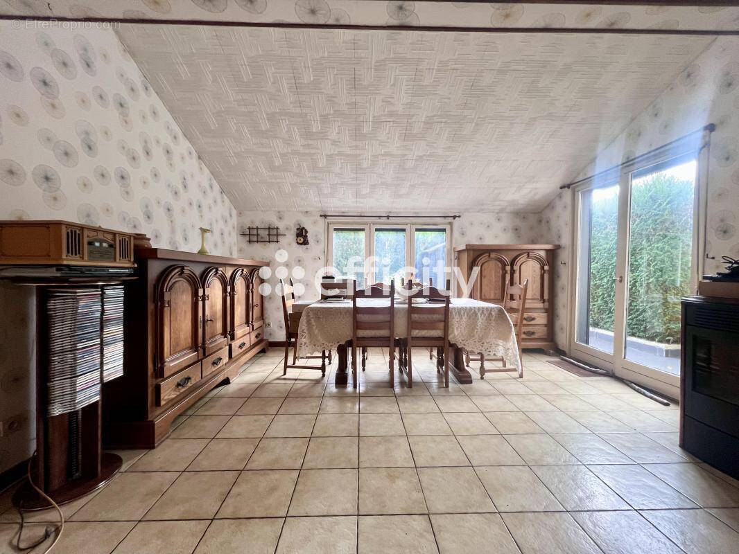 Maison à NEUVILLE-EN-FERRAIN