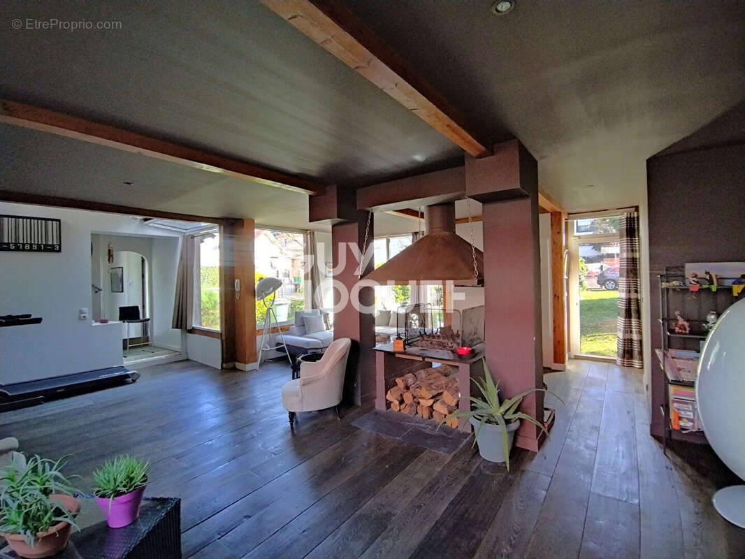 Maison à L'HAY-LES-ROSES