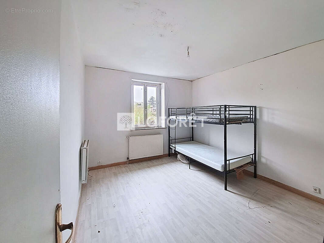 Maison à LA CHAPELLE-DE-GUINCHAY