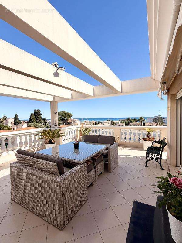Appartement à SAINT-LAURENT-DU-VAR