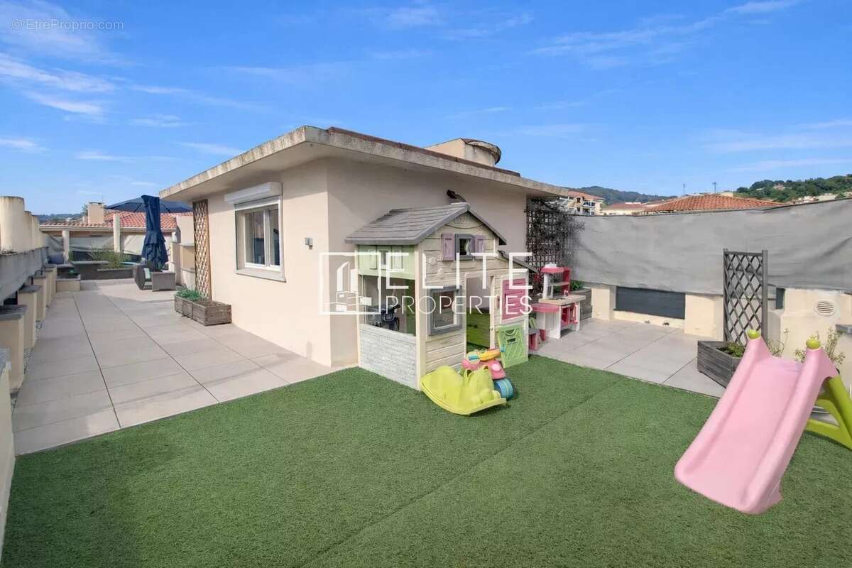 Appartement à VALLAURIS