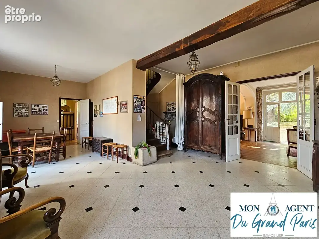Maison de caractère avec un potentiel de 620m2 et garage 106m2 sur terrain 1800m2 env - a Toussus Le Noble proche Buc Plateau de - photo 5