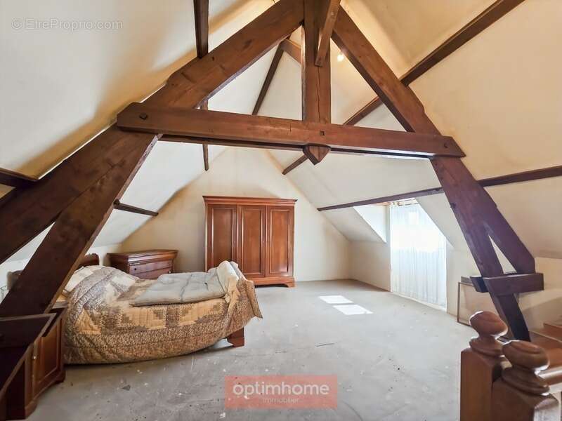 Maison à CROISILLES