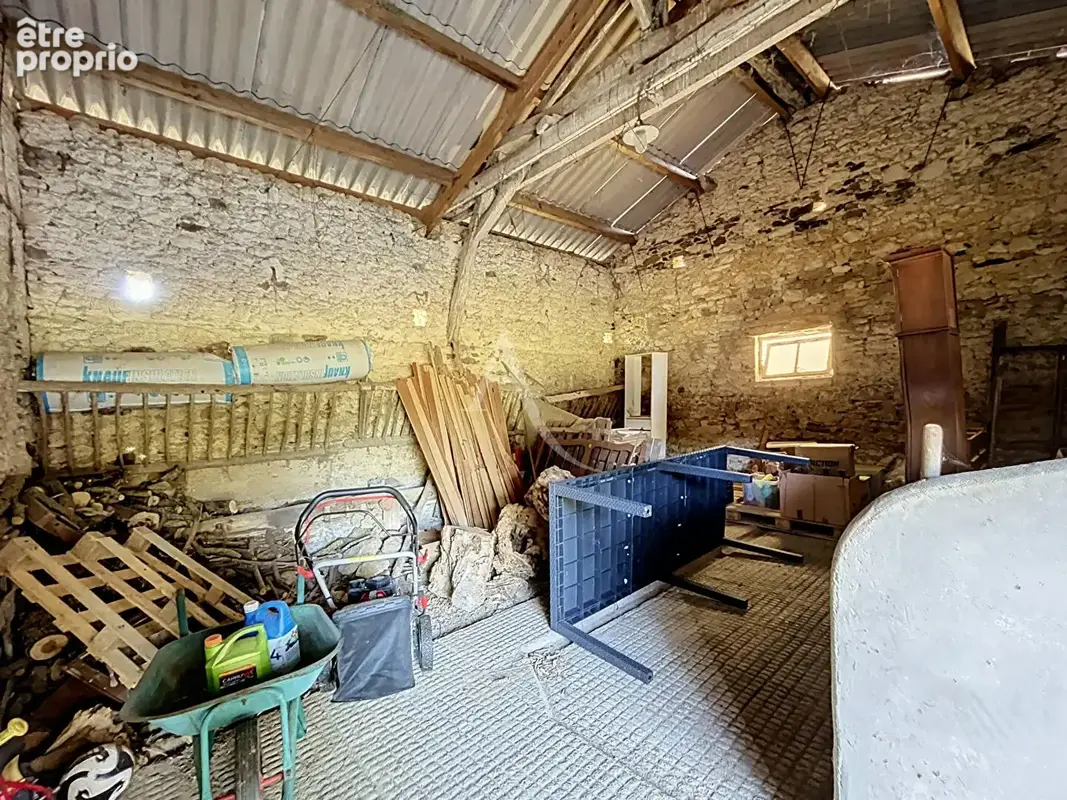 Montilliers - Longère avec dépendances sur plus de 5,5 hectares, sans voisinage - photo 14