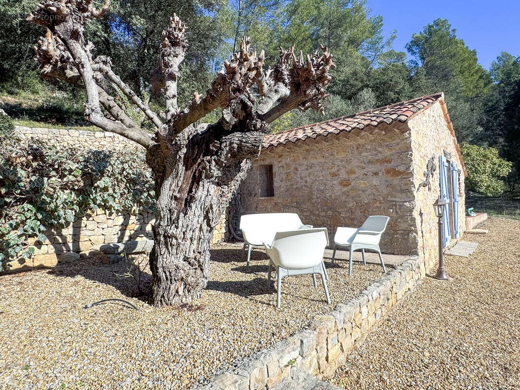 Maison à ENTRECASTEAUX