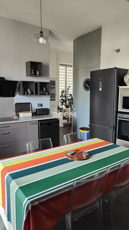 PAU    Superbe appartement T4 entièrement rénové avec terrasse et vue Pyrénées - photo 8