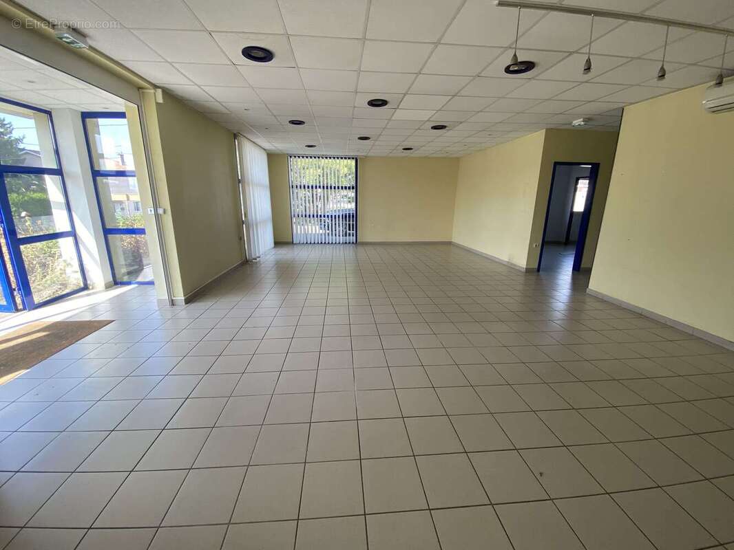 Commerce à MONTREJEAU