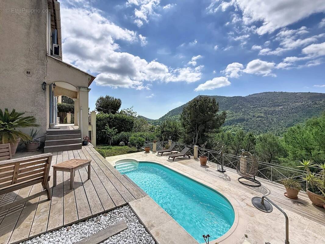 Maison à TOURRETTE-LEVENS