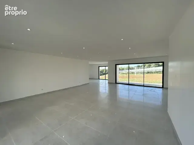 Maison neuve de plain à vendre avec garage et terrain attenant - photo 4