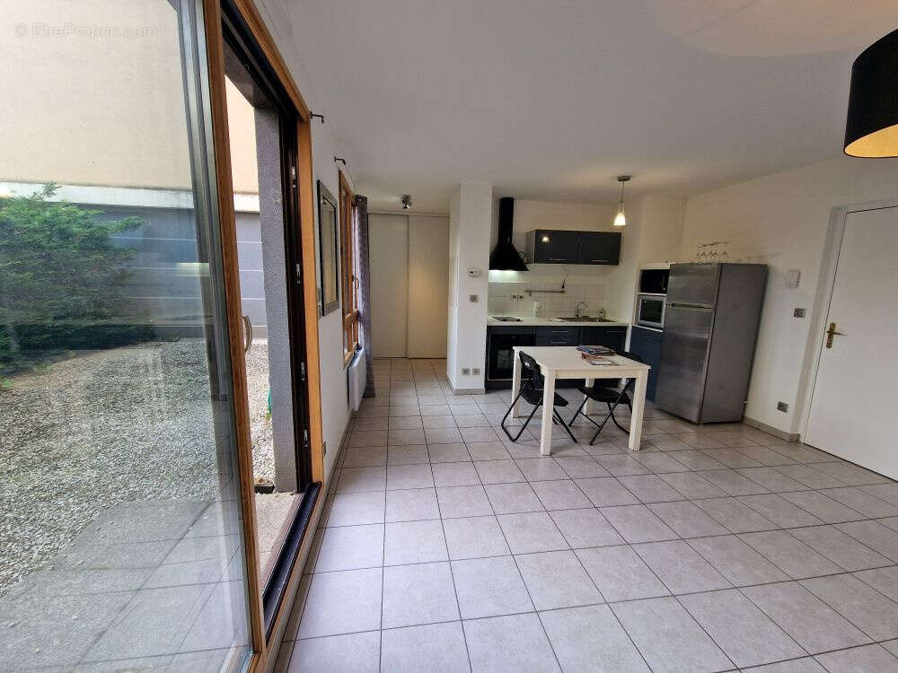 Appartement à DECINES-CHARPIEU