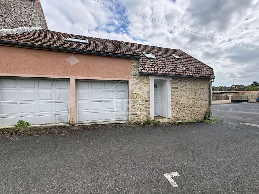 Maison à BRIERES-LES-SCELLES