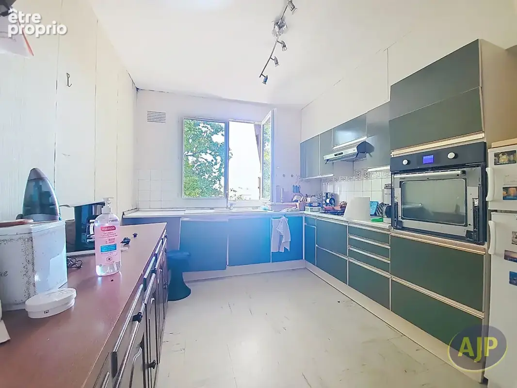 Cauderan-T4 94m²- Balcon - photo 6