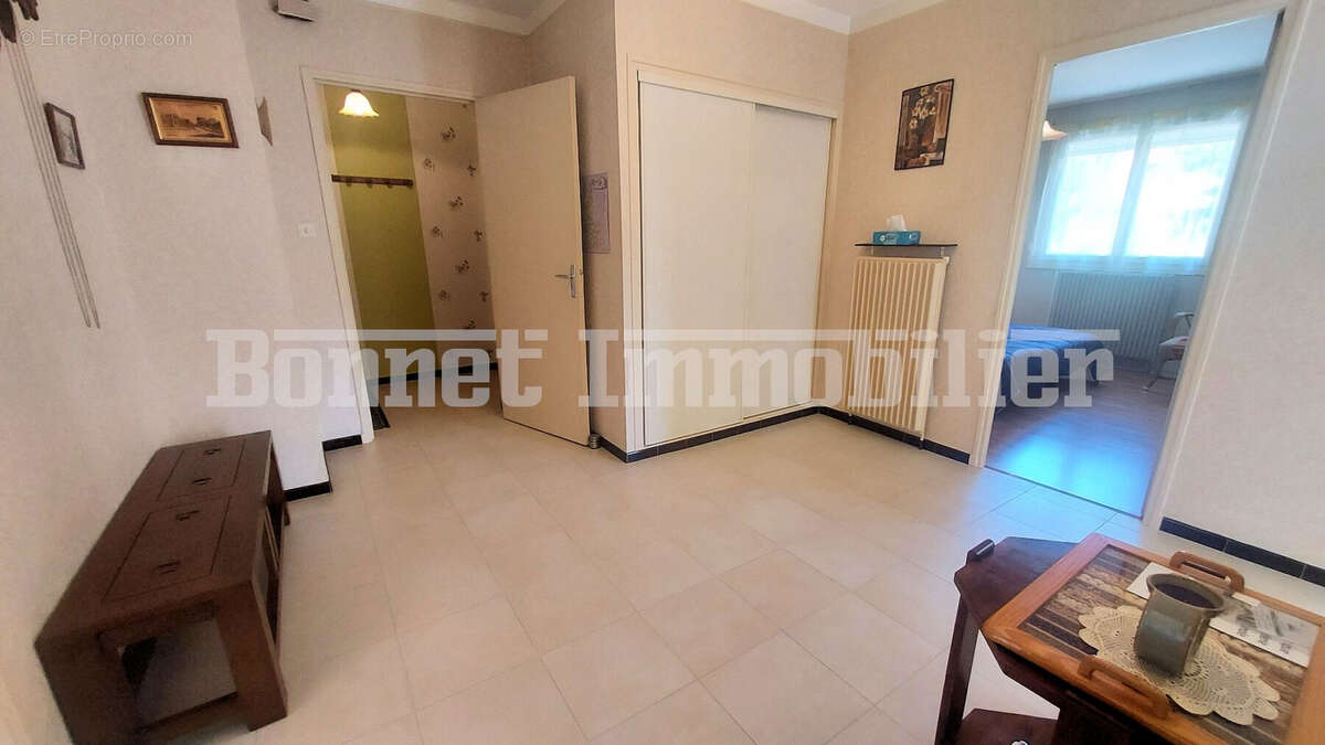 Spacieux appartement T4 avec cave et garage - photo 7