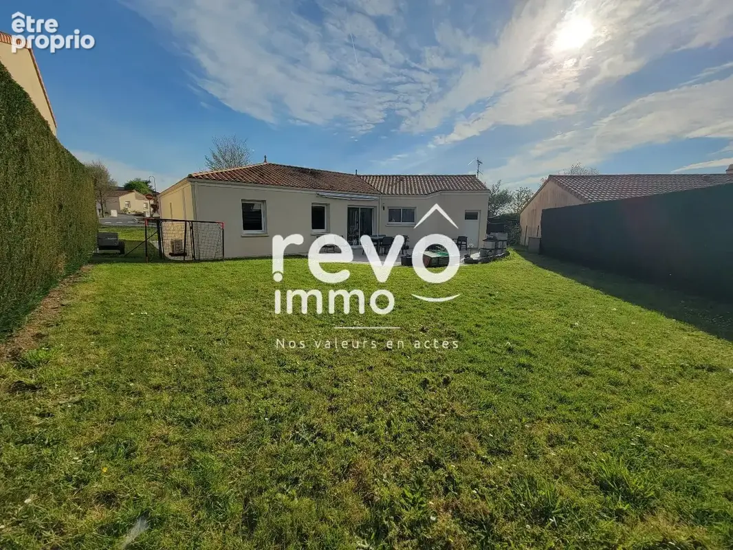 Maison 120 m² à Saint-Pierre-Montlimart  - photo 9