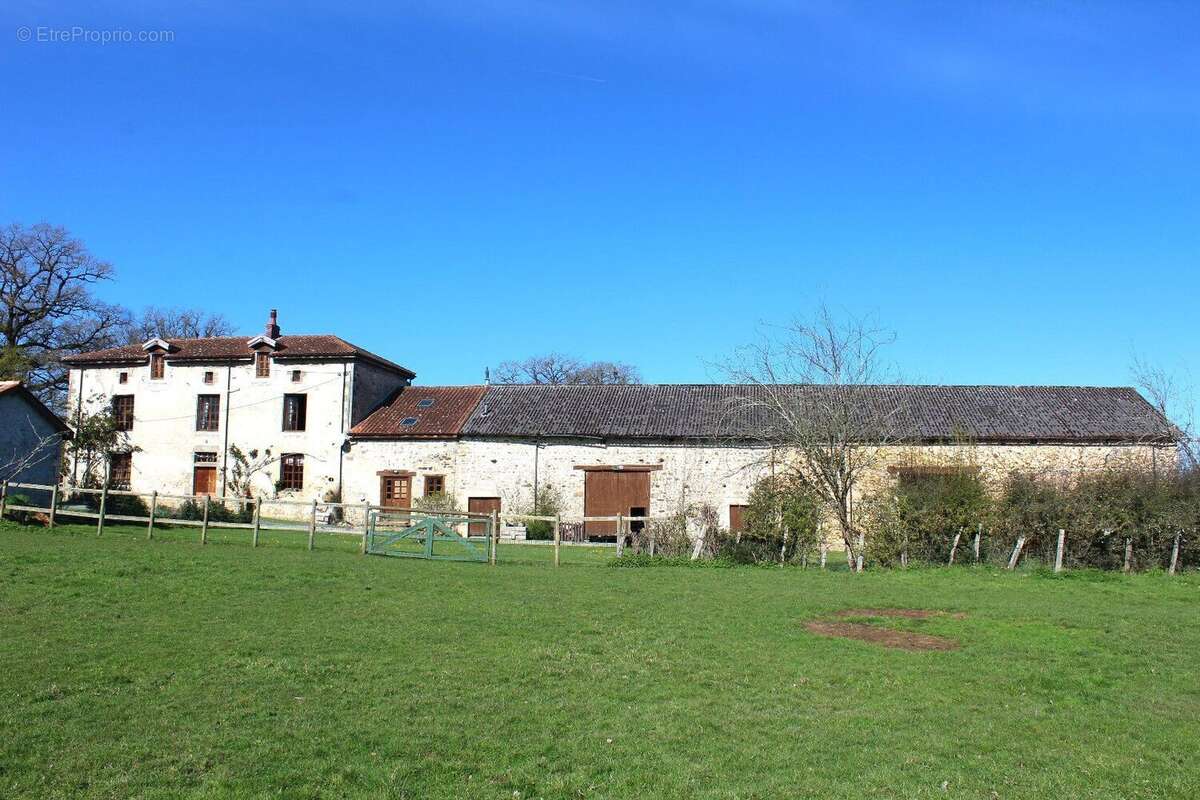Maison à BUSSIERE-POITEVINE