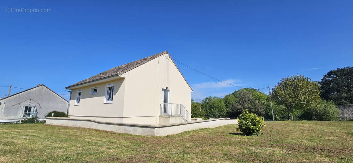Maison à SAINT-LAURENT-SUR-MER