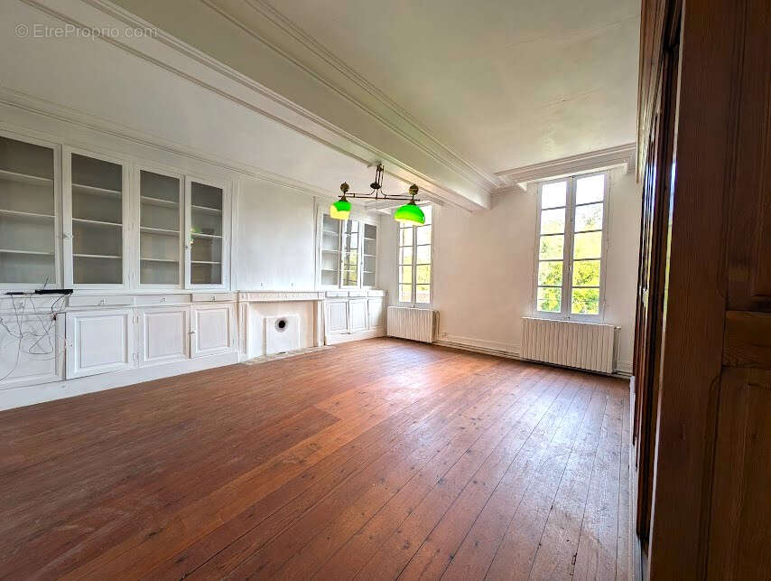 Maison à COUTRAS