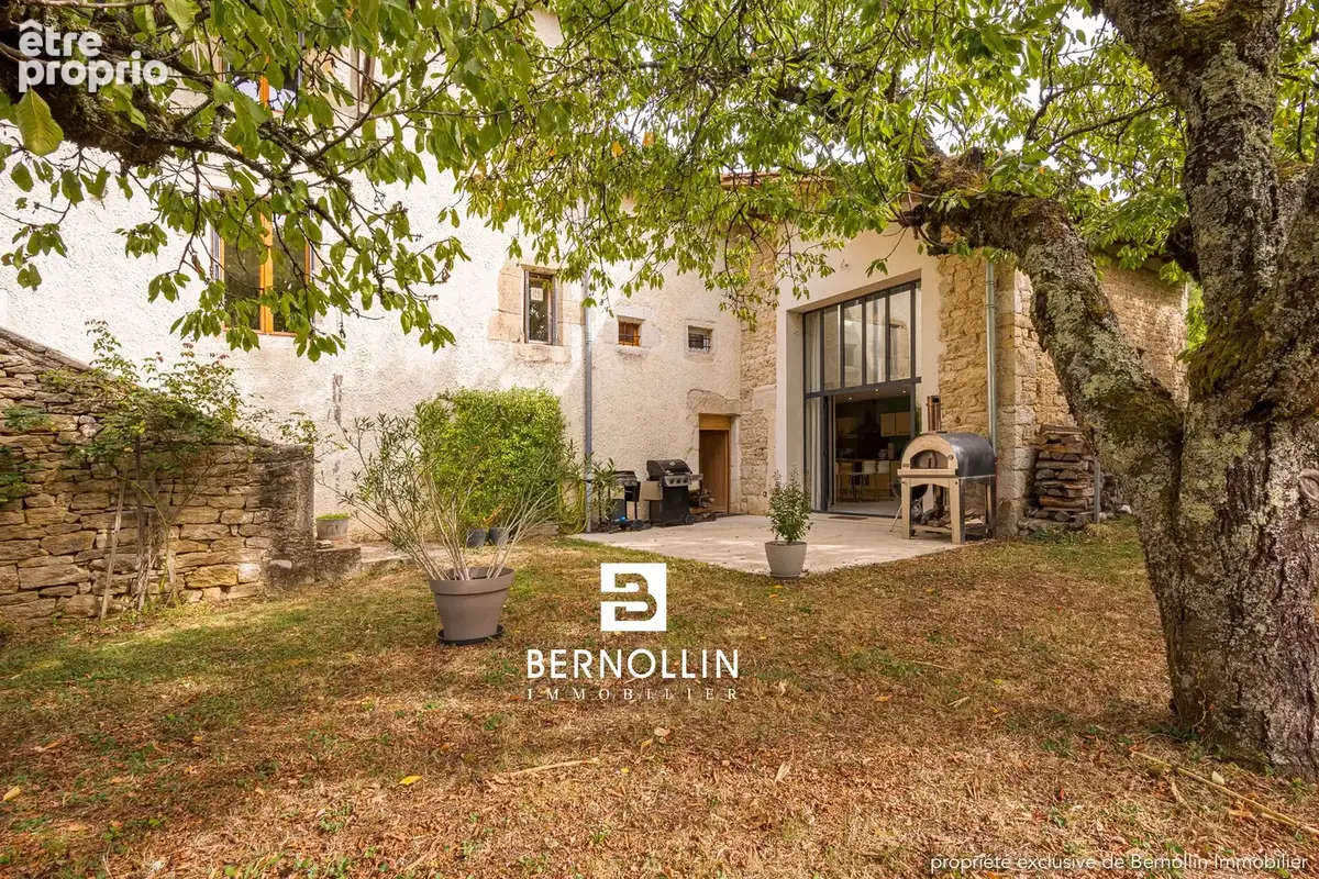 Authentique maison en pierre entièrement rénovée, 244 m2, 6 chambres, avec garage et terrain clos à Cuisiat - photo 2