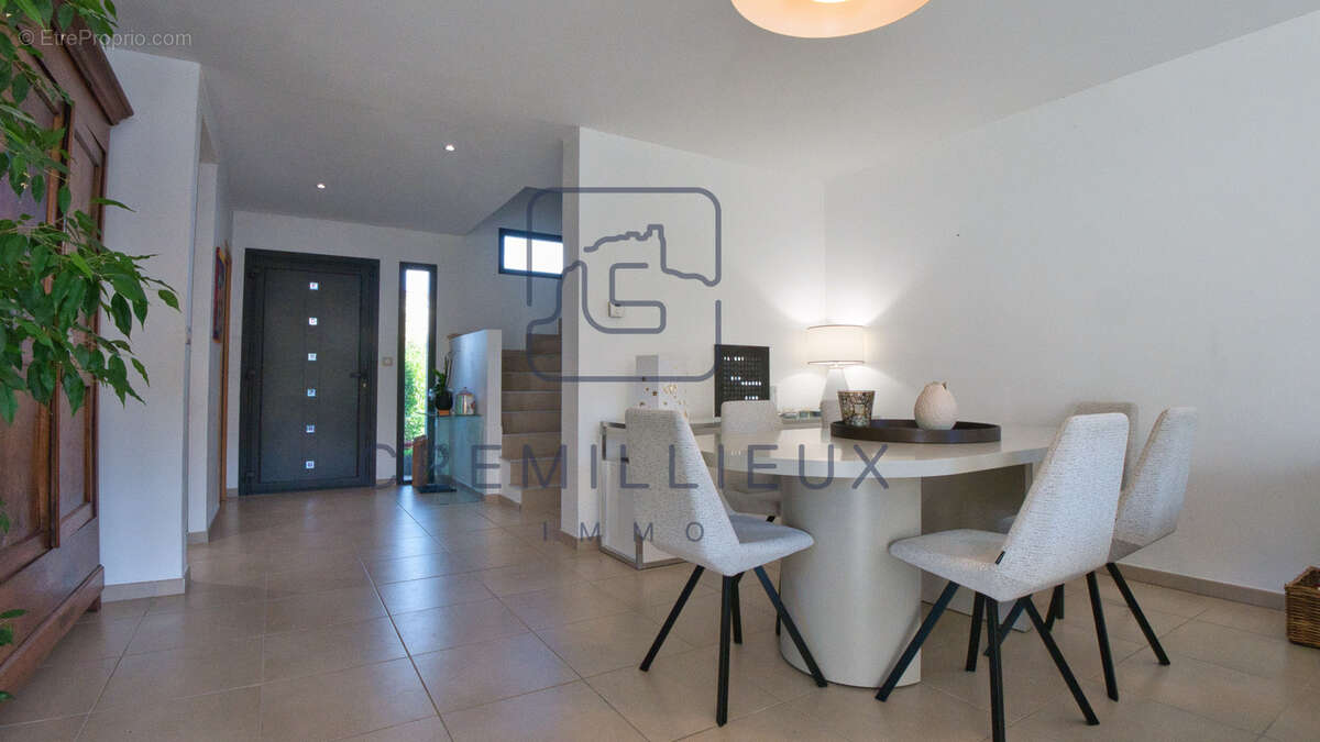 Maison à GUILHERAND-GRANGES