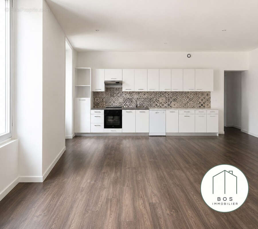 Appartement à SENAS