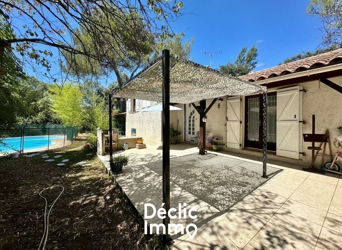 Maison à SAINT-CLEMENT-DE-RIVIERE