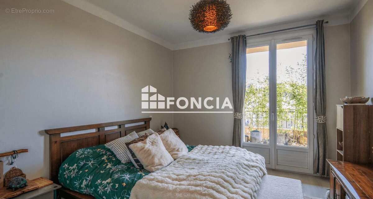 Rodez – T4 de 85 m² au dernier étage avec une vue exceptionnelle avec cave et garage - photo 5