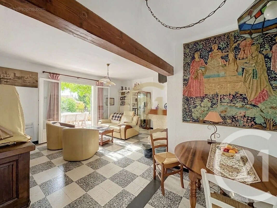 Maison à SAINT-QUENTIN-LA-POTERIE