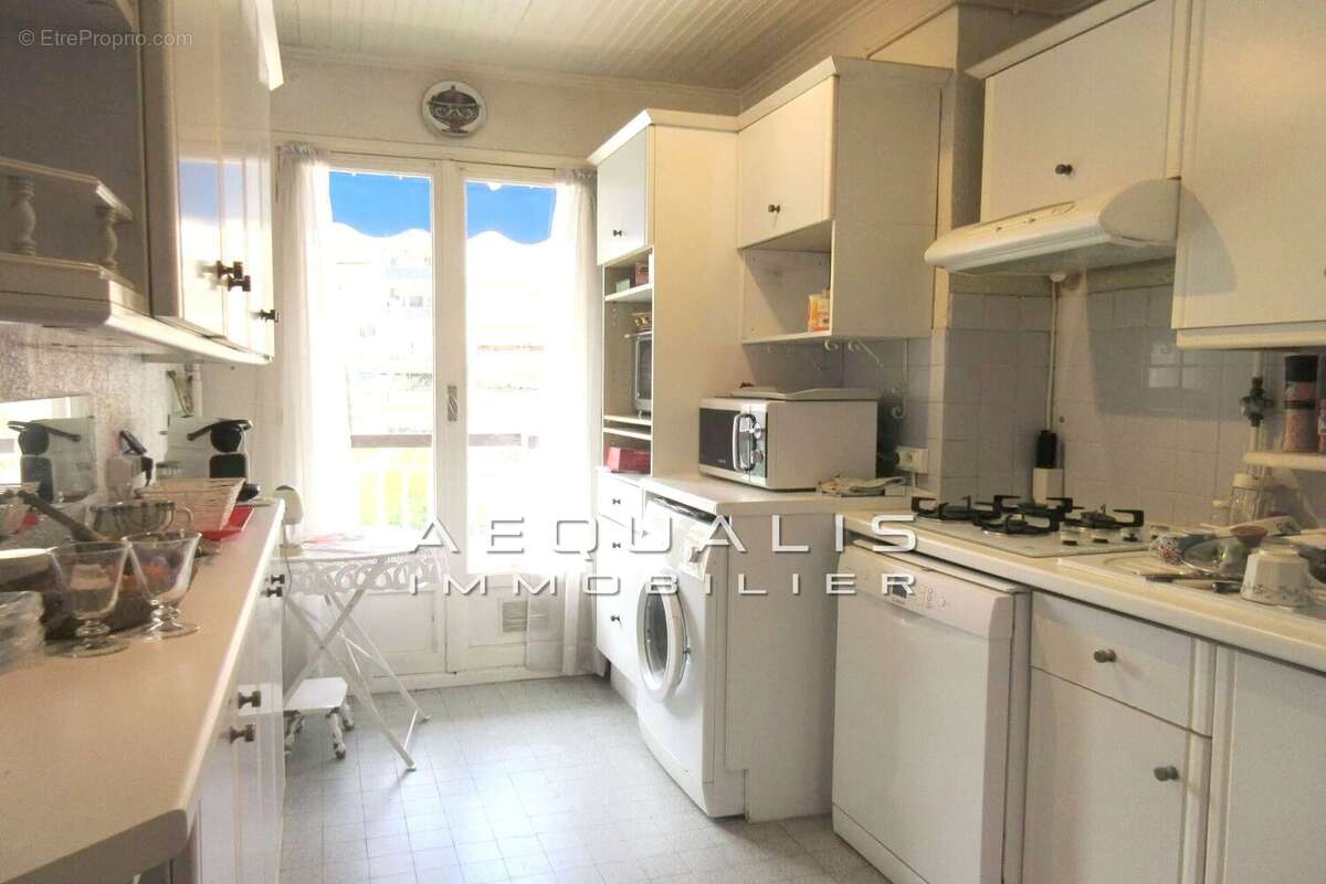 Appartement à SAINT-LAURENT-DU-VAR