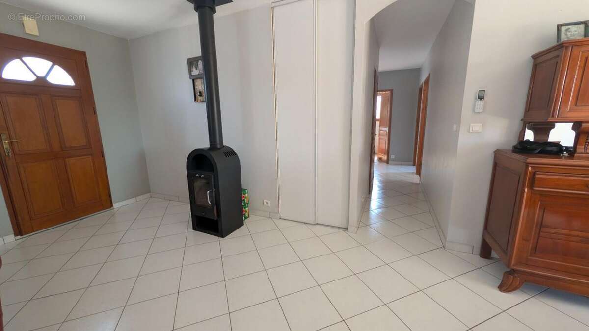 Maison plain pied , 4 chambres,  proche commodités avec garage - photo 5