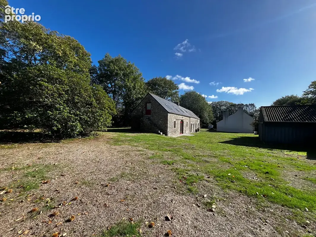 A VENDRE A SAINT-YVI - Ancienne ferme avec deux habitations, dépendances et plus de 6 000 m² de terrain - photo 21