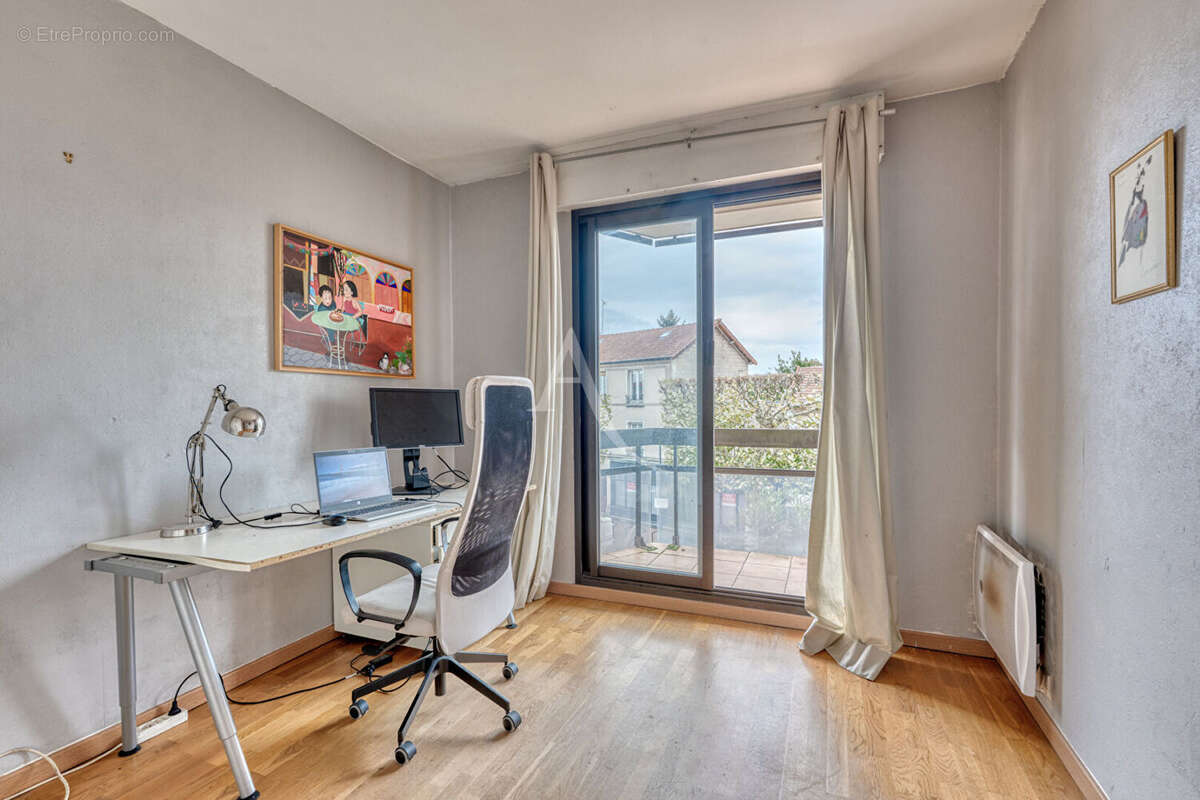Appartement à LE PERREUX-SUR-MARNE