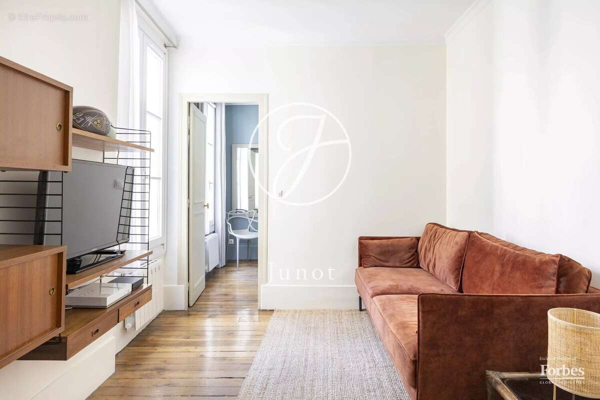Appartement à PARIS-7E