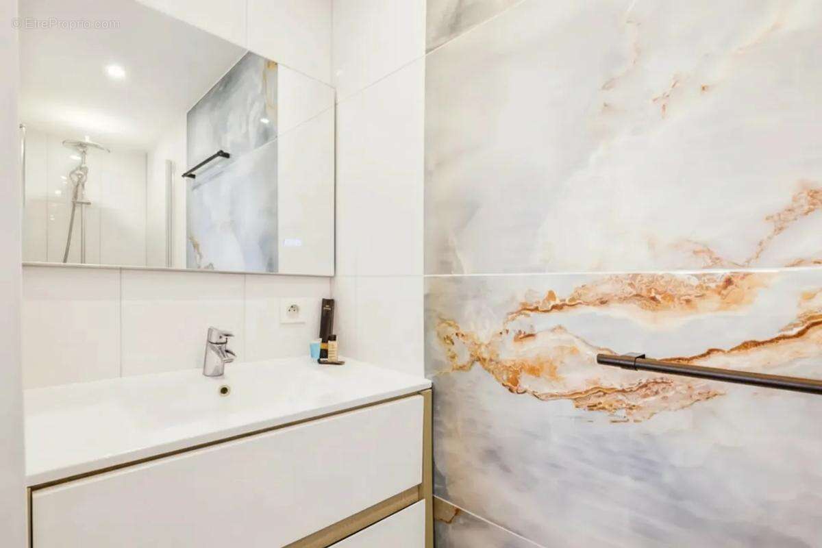Appartement à VILLENEUVE-LOUBET